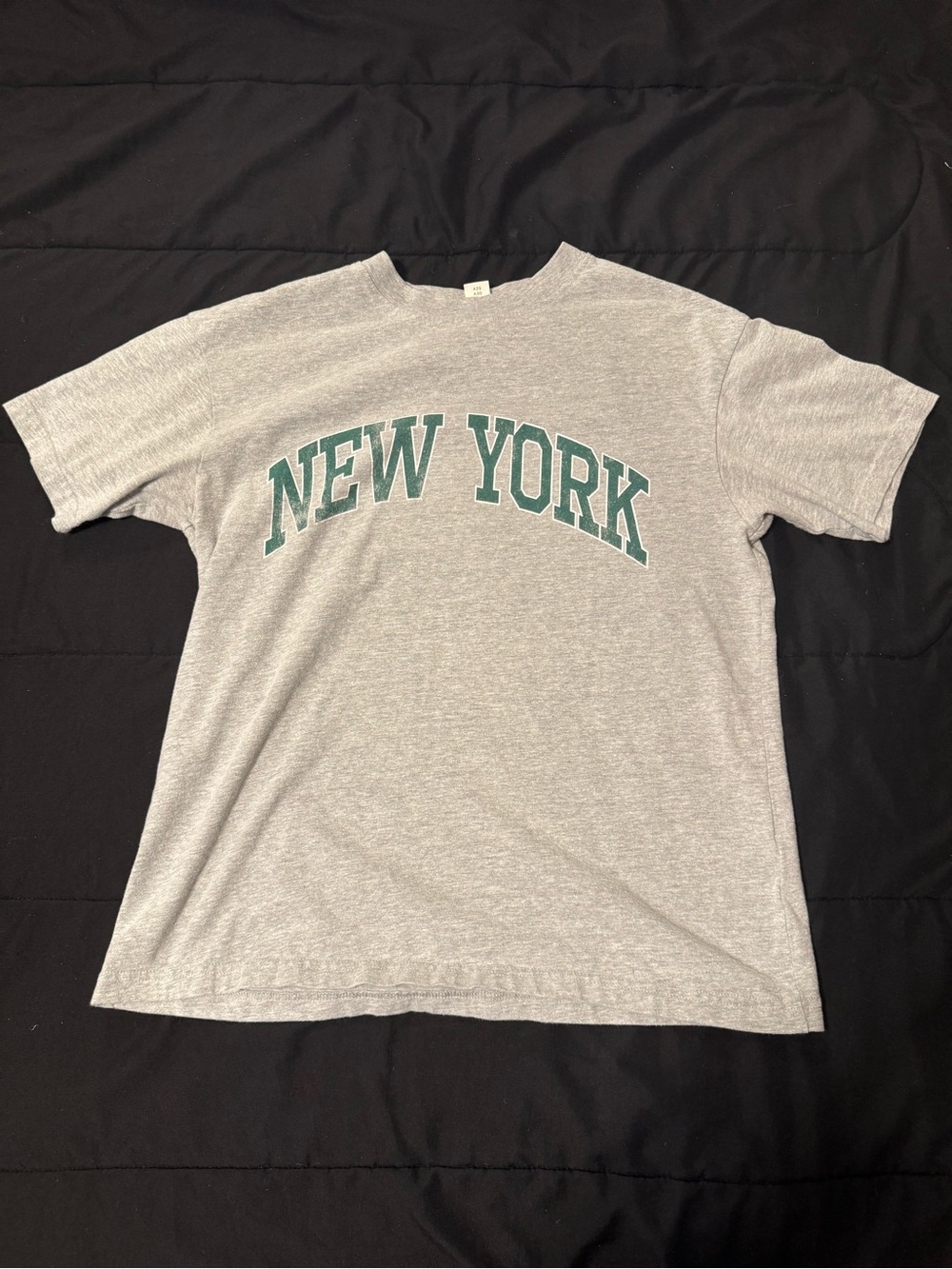Oversized H&M Gray Tee with Green "New York" Graphic